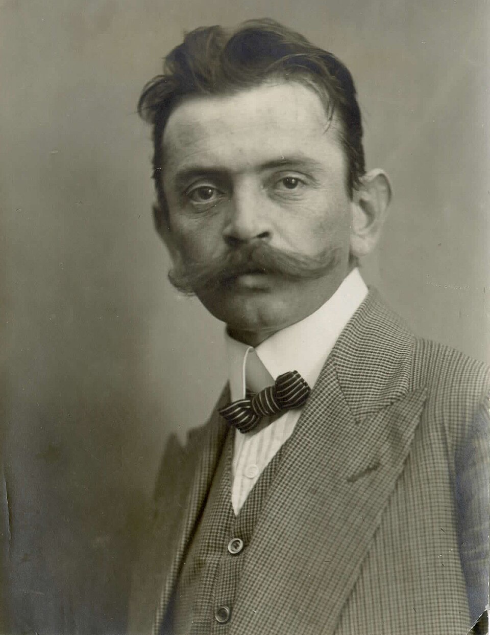 Šolsko tekmovanje s področja slovenščine za Cankarjevo priznanje 2025/2026